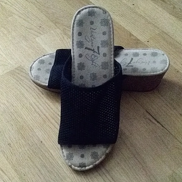 Slide in shoes - Picture 2 of 3